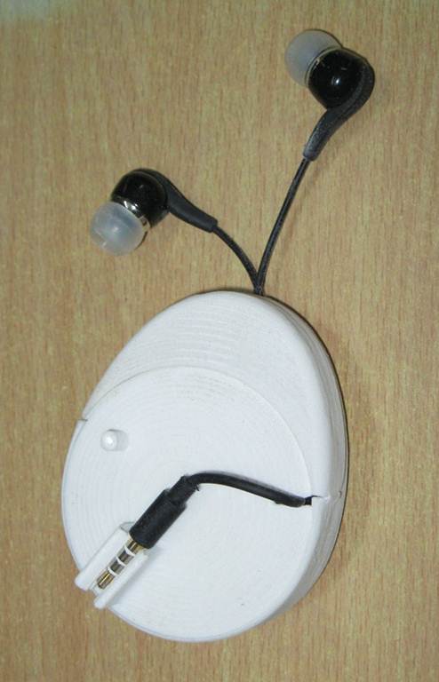 Careo with headphone out